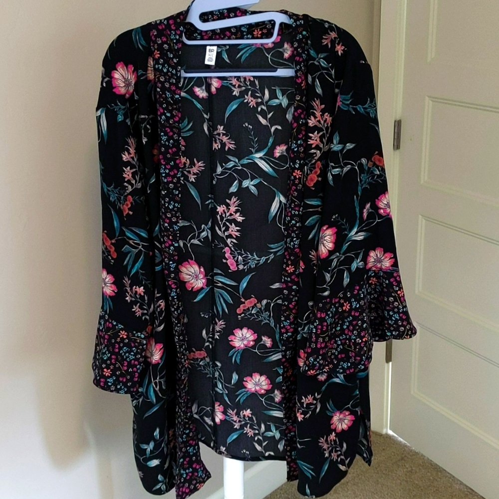 Black floral print kimono. Medium/Large